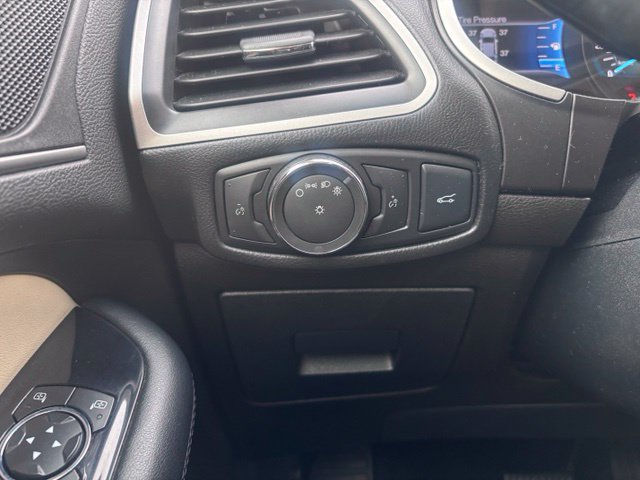Used 2016 Ford Edge SEL w/ Equipment Group 201A AWD/4WD image 14