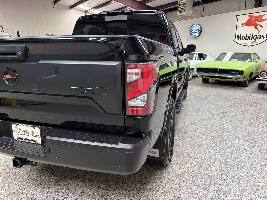 Used 2021 Nissan Titan PRO-4X w/ Pro-4x Convenience Package AWD/4WD image 16