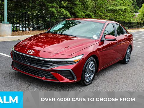 Used 2024 Hyundai Elantra SEL FWD image 2