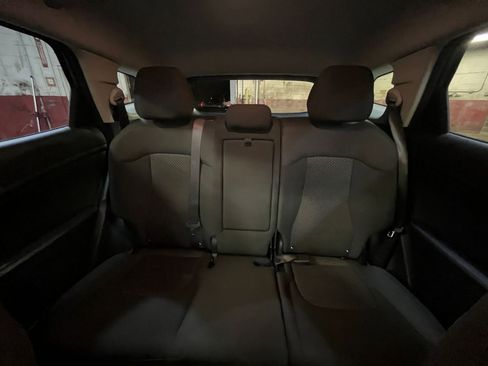 Used 2025 Kia Sportage LX image 37