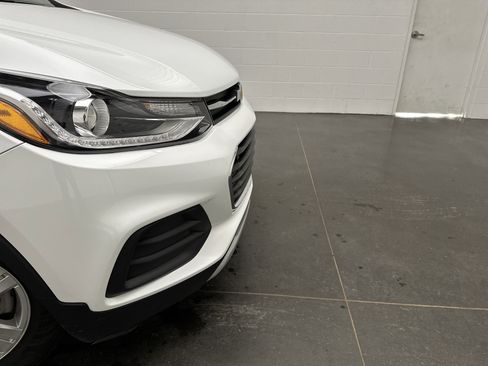 Used 2022 Chevrolet Trax LT w/ LT Convenience Package image 2