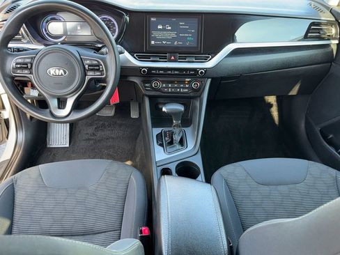 Used 2020 Kia Niro LX FWD image 28