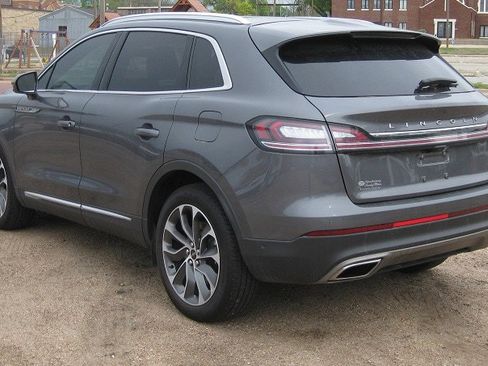 Used 2022 Lincoln Nautilus Reserve image 6