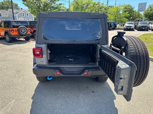 Used 2023 Jeep Wrangler Unlimited Sahara w/ Cold Weather Group AWD/4WD image 34