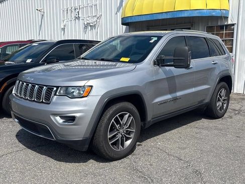 Used 2018 Jeep Grand Cherokee Limited w/ Trailer Tow Group IV AWD/4WD image 2