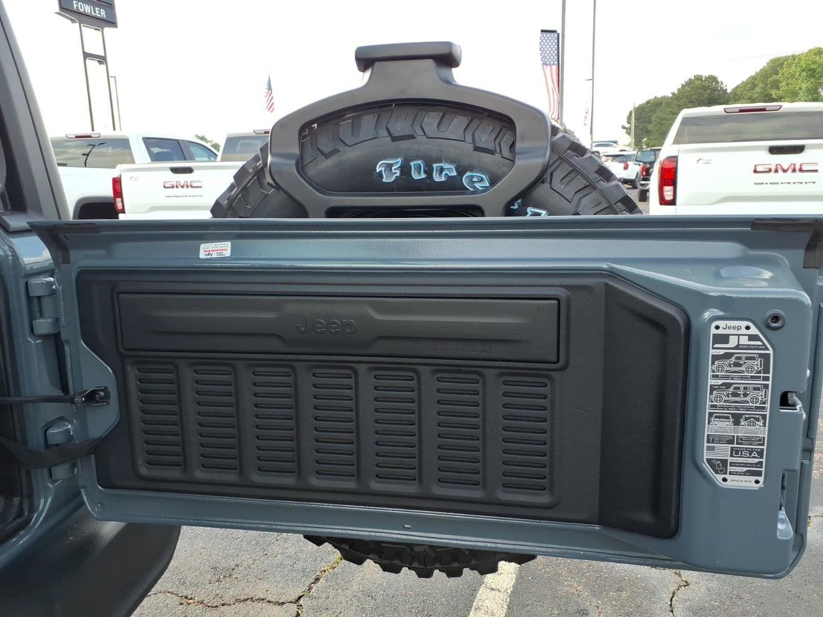Used 2024 Jeep Wrangler Sport AWD/4WD image 6
