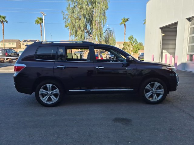 Used 2012 Toyota Highlander Limited w/ Tow Pkg FWD image 4