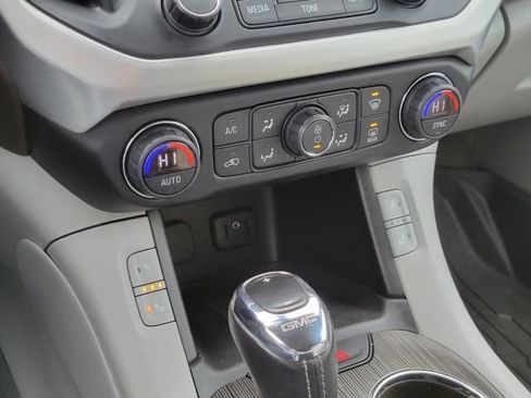 Used 2019 GMC Acadia SLT image 30