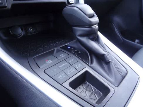 Used 2025 Toyota RAV4 XLE AWD/4WD image 25
