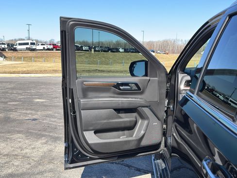 Used 2026 Chevrolet Tahoe High Country AWD/4WD image 13