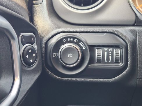 Used 2022 Jeep Wrangler Sport AWD/4WD image 23