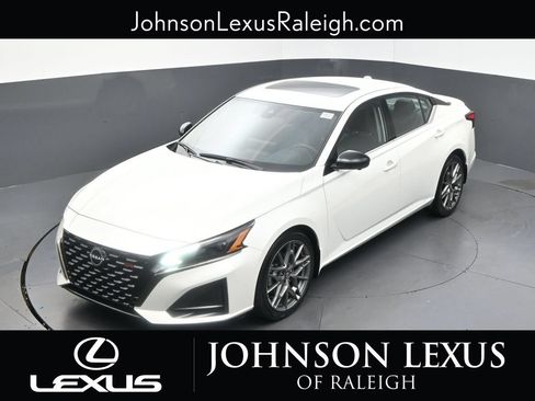 Used 2023 Nissan Altima 2.0 SR FWD image 24
