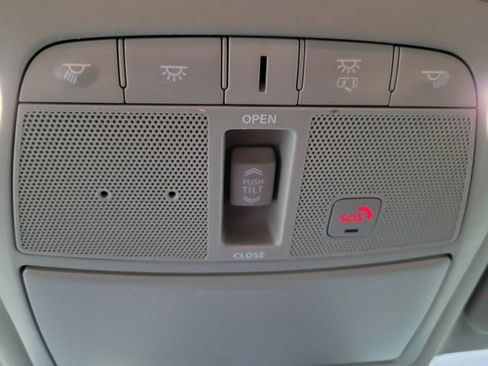 Used 2020 Nissan Rogue SL image 42