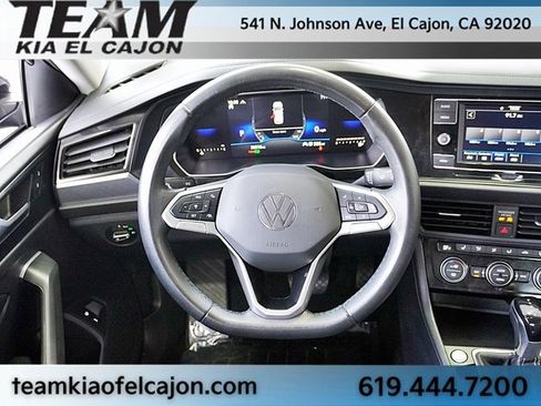 Used 2024 Volkswagen Jetta SE image 18