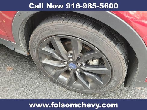 Used 2019 Ford Escape SEL image 2