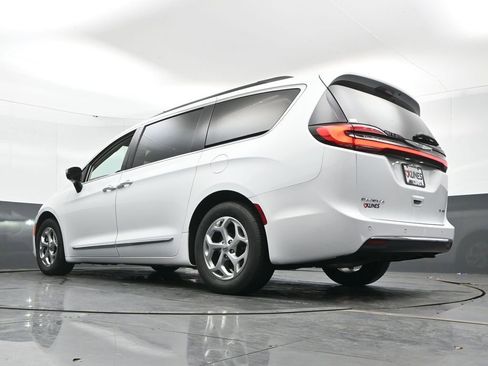 Used 2023 Chrysler Pacifica Limited image 49