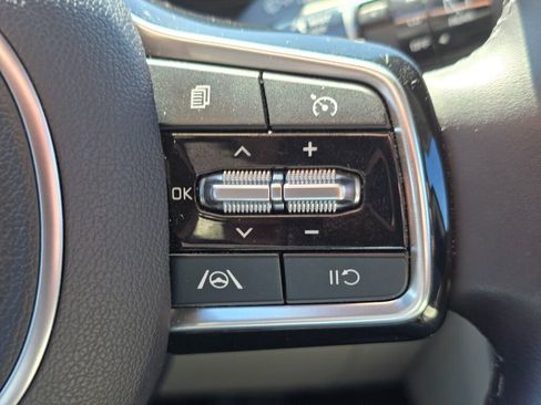 Used 2024 Kia Carnival LX FWD image 39