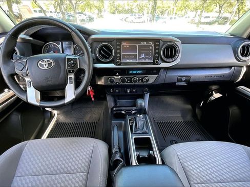Used 2022 Toyota Tacoma SR5 w/ Technology Package image 7