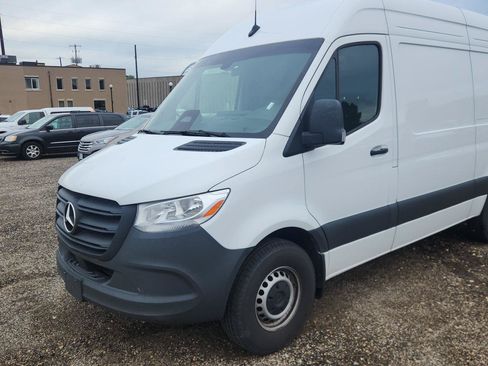 Used 2025 Mercedes-Benz Sprinter 2500 image 9
