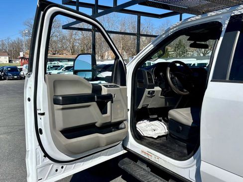 Used 2020 Ford F550 Crew Storge with Dump Body w L image 16