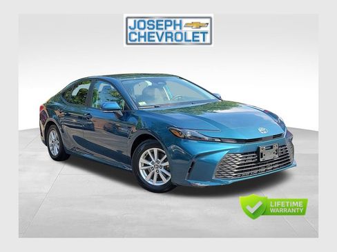 Used 2025 Toyota Camry LE FWD image 1