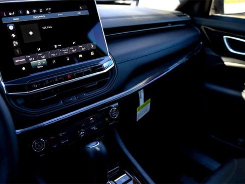 New 2026 Jeep Compass Latitude image 14