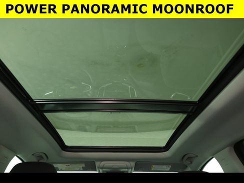 Used 2023 Chevrolet Equinox LT image 2