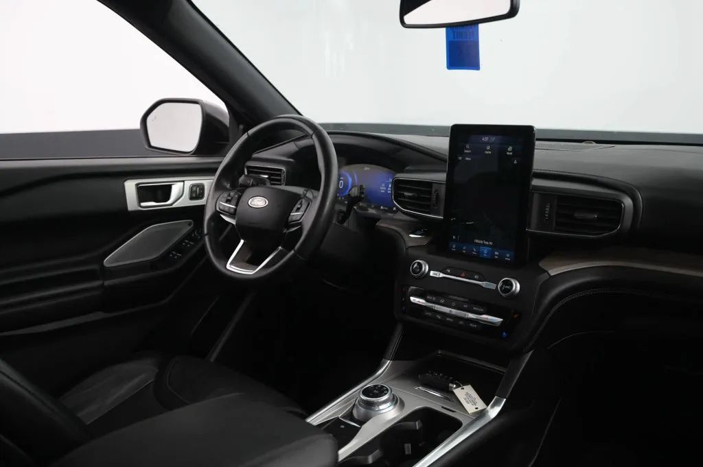 Used 2020 Ford Explorer Platinum w/ Premium Technology Package AWD/4WD image 54