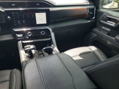 Used 2024 GMC Sierra 1500 Denali w/ Technology Package AWD/4WD image 15