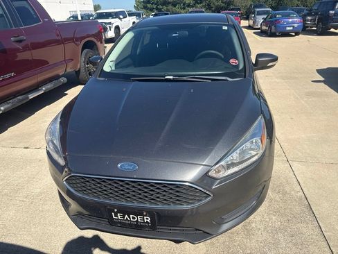 Used 2017 Ford Focus SE FWD image 3