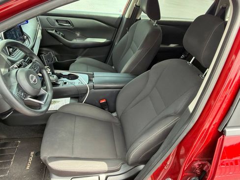 Used 2024 Nissan Rogue S FWD image 5