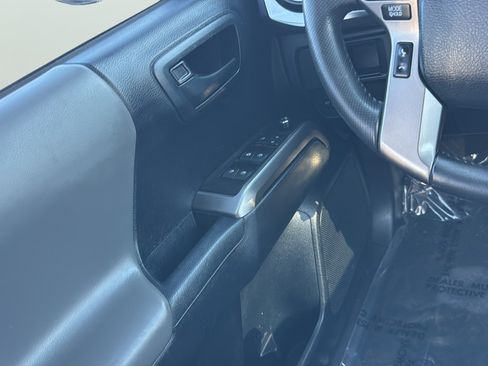 Used 2016 Toyota Tacoma SR5 w/ Towing Package RWD image 20