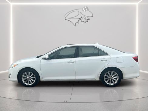 Used 2014 Toyota Camry XLE image 8
