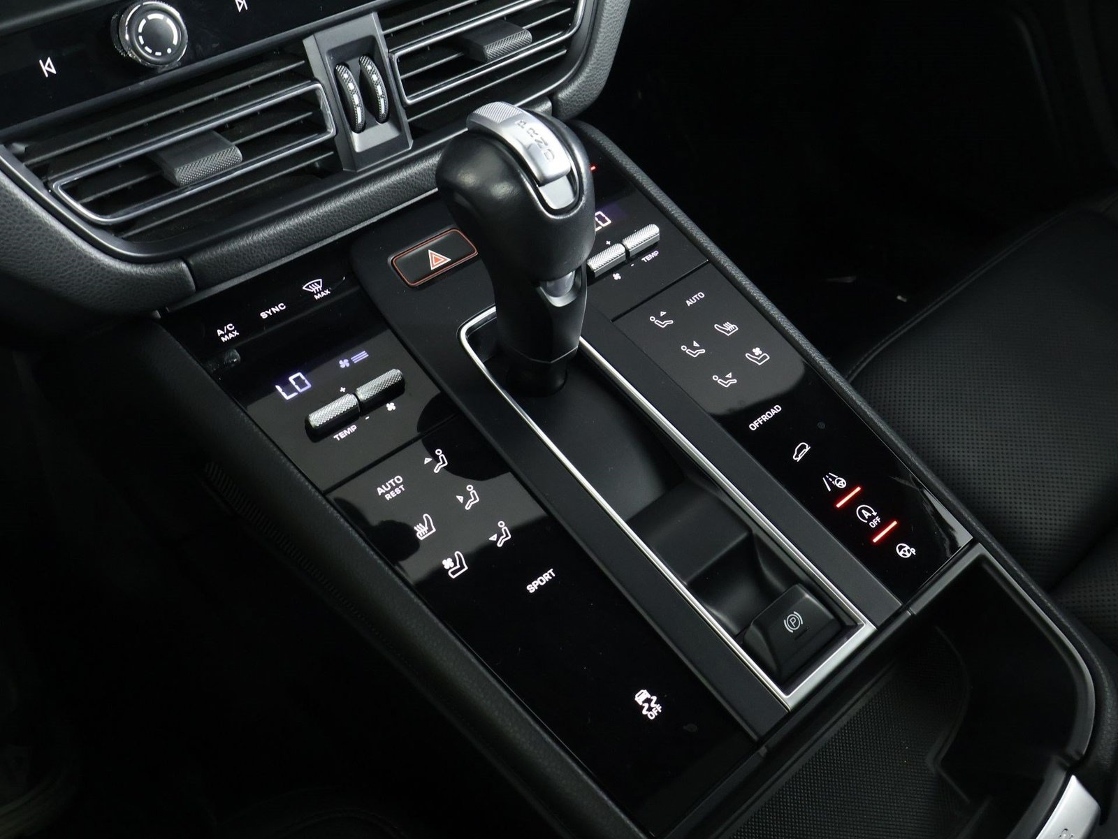 Certified 2023 Porsche Macan AWD/4WD image 18