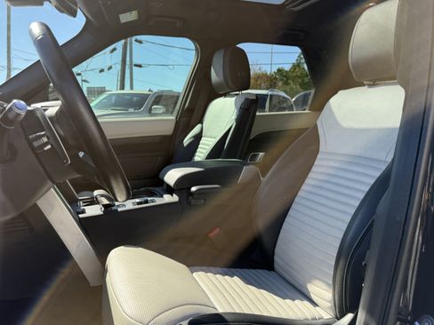 Used 2021 Land Rover Discovery S R-Dynamic image 11