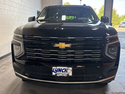 Used 2025 Chevrolet Suburban High Country AWD/4WD image 8
