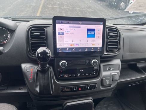 Used 2025 RAM ProMaster 2500 w/ Crew Van Package image 17