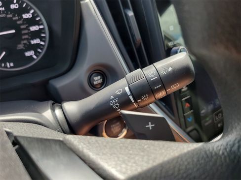 Used 2025 Subaru Crosstrek 2.0i Premium image 27