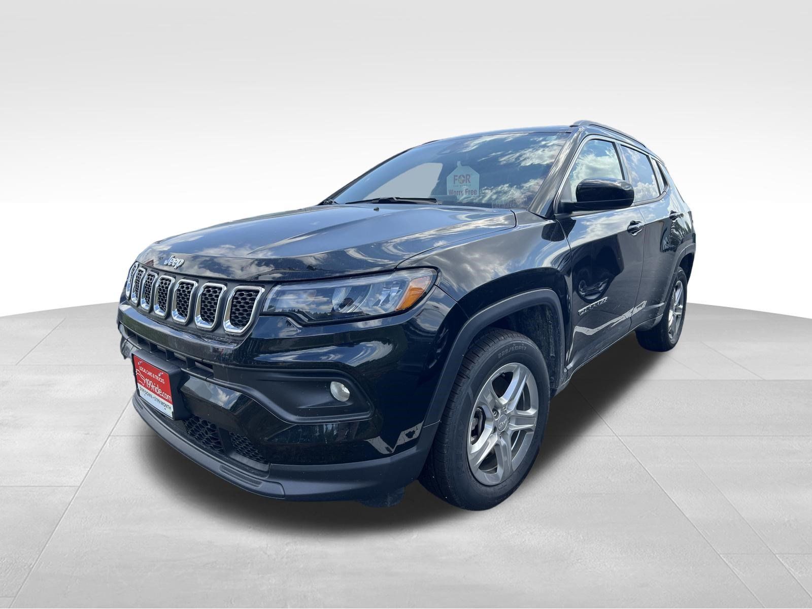 Used 2024 Jeep Compass Latitude AWD/4WD image 1