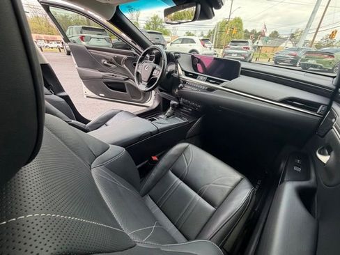 Used 2021 Lexus ES 350 Ultra Luxury w/ Accessory Package 2 FWD image 10