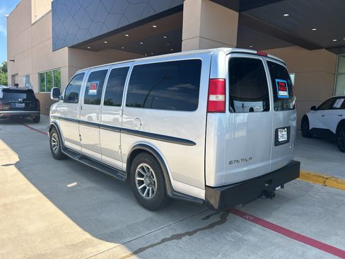 Used 2014 GMC Savana 1500 AWD image 3