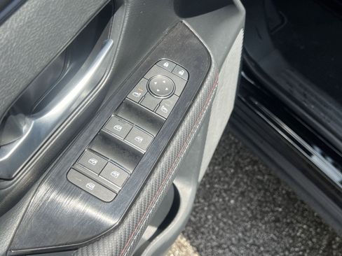 Used 2025 Nissan Kicks SR FWD image 14
