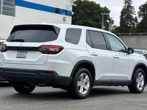 Used 2023 Honda Pilot LX image 5