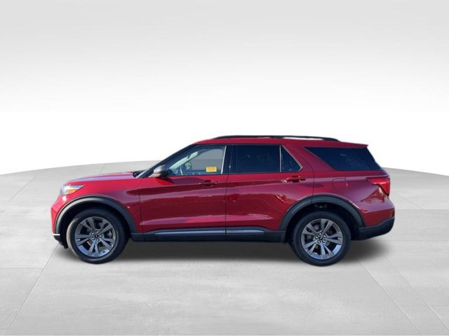 Used 2021 Ford Explorer XLT w/ Equipment Group 202A AWD/4WD image 2