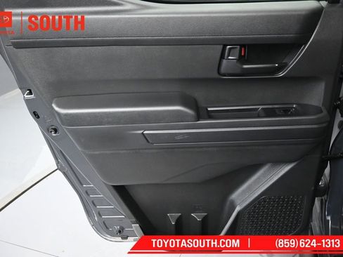 Used 2025 Toyota Tacoma SR5 AWD/4WD image 26