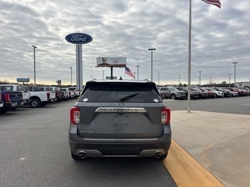 Used 2022 Ford Explorer Limited w/ Equipment Group 301A image 4