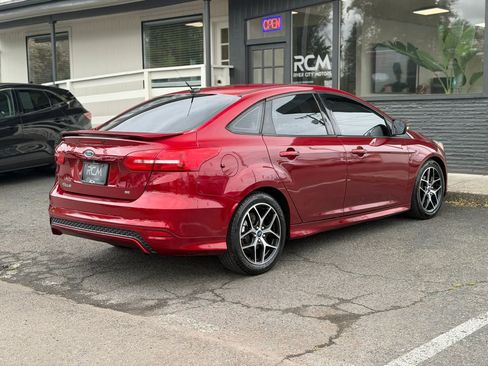 Used 2015 Ford Focus SE FWD image 5