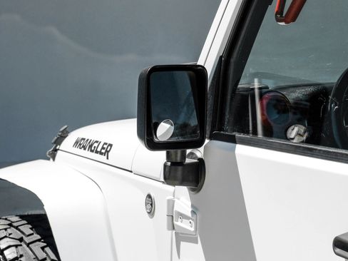 Used 2015 Jeep Wrangler Sahara AWD/4WD image 34