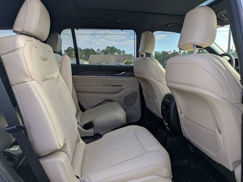 New 2025 Jeep Grand Cherokee L Limited w/ Luxury Tech Group II image 33