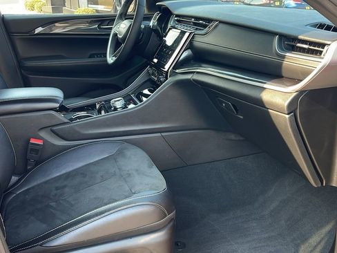 Used 2023 Jeep Grand Cherokee Altitude image 32